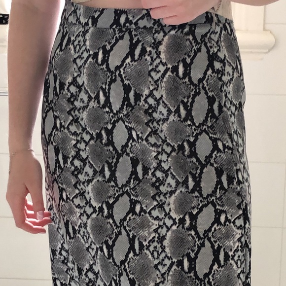 snakeskin print midi length skirt - Picture 2 of 2